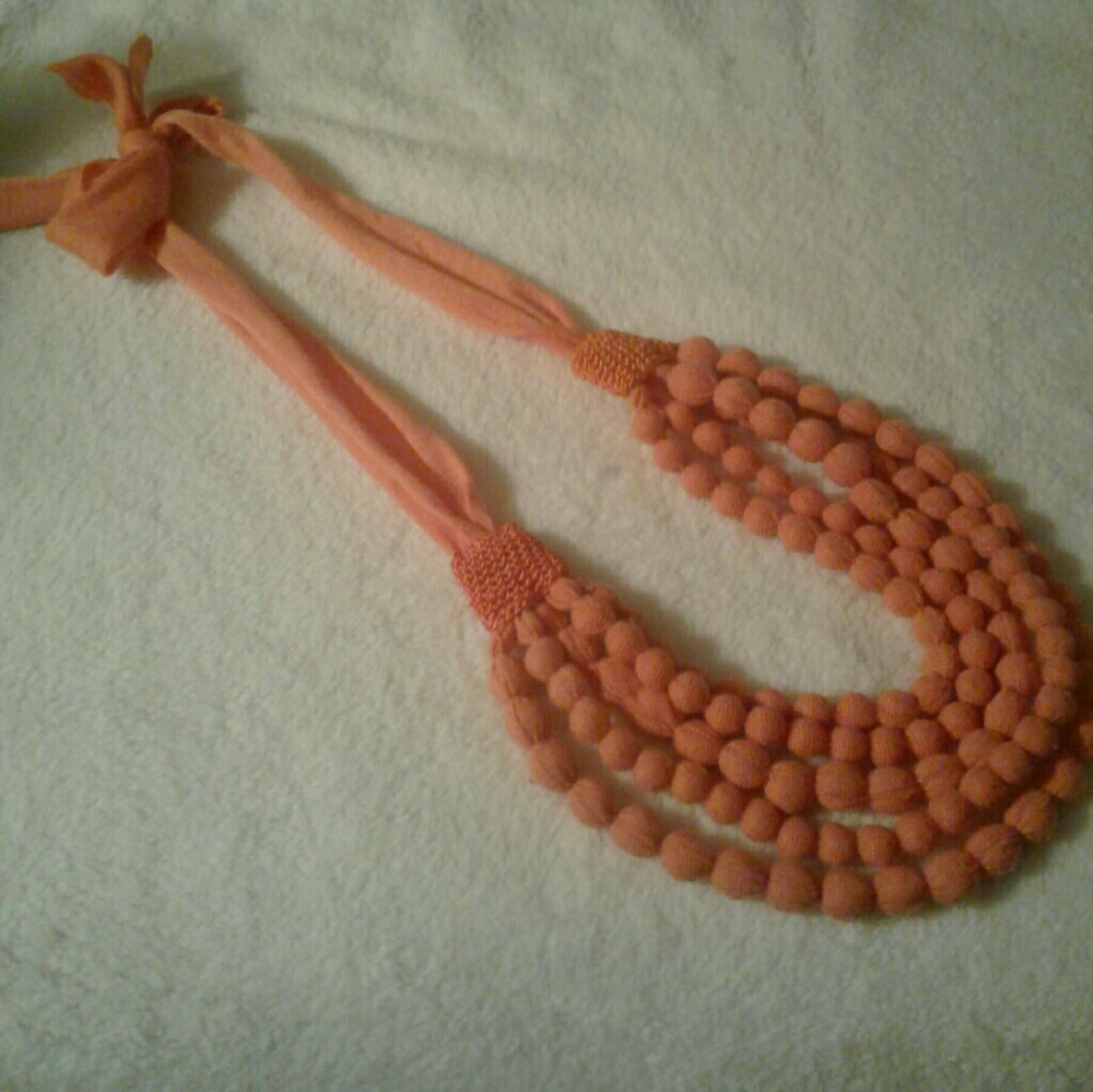 Ribbon necklace